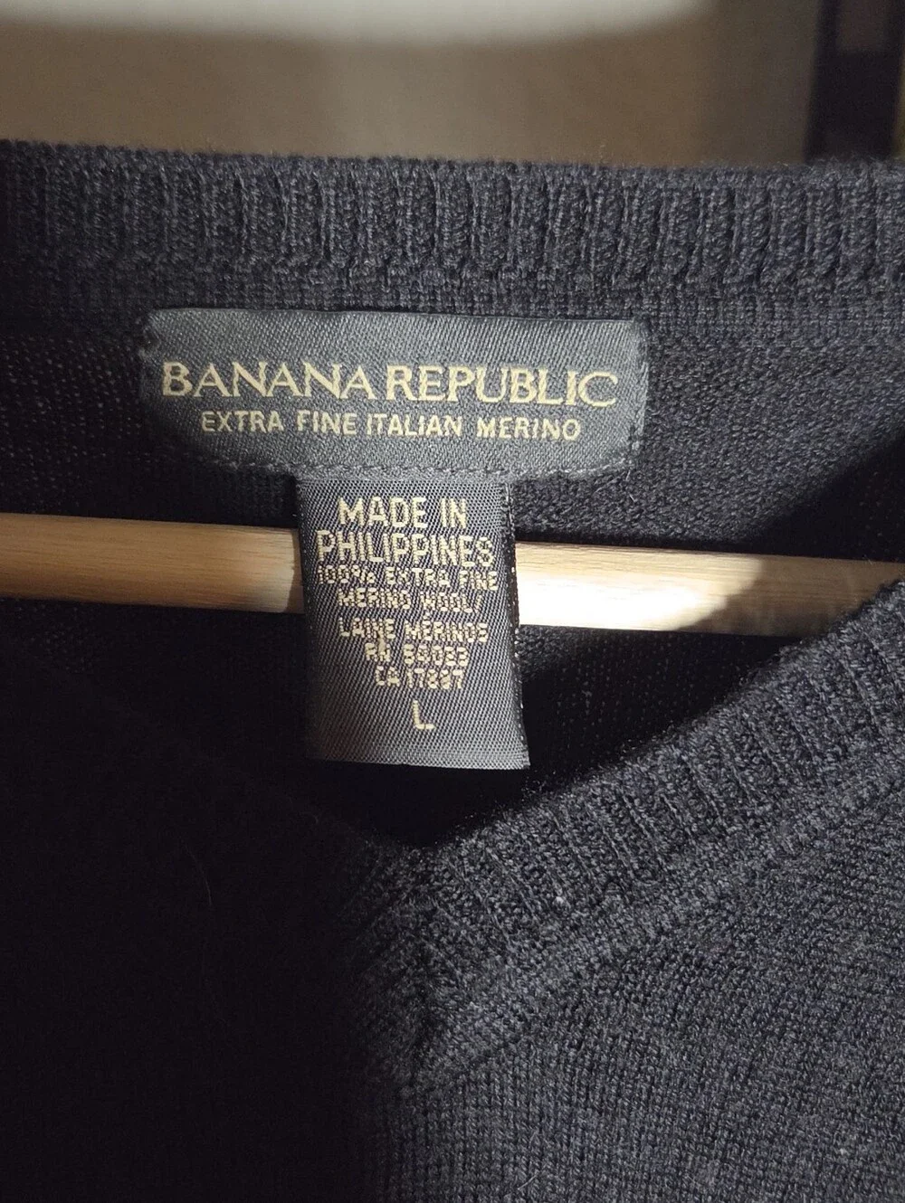 Banana Republic Extra Fine Italian Merino Wool V-Neck Sweater Men Large Flawed